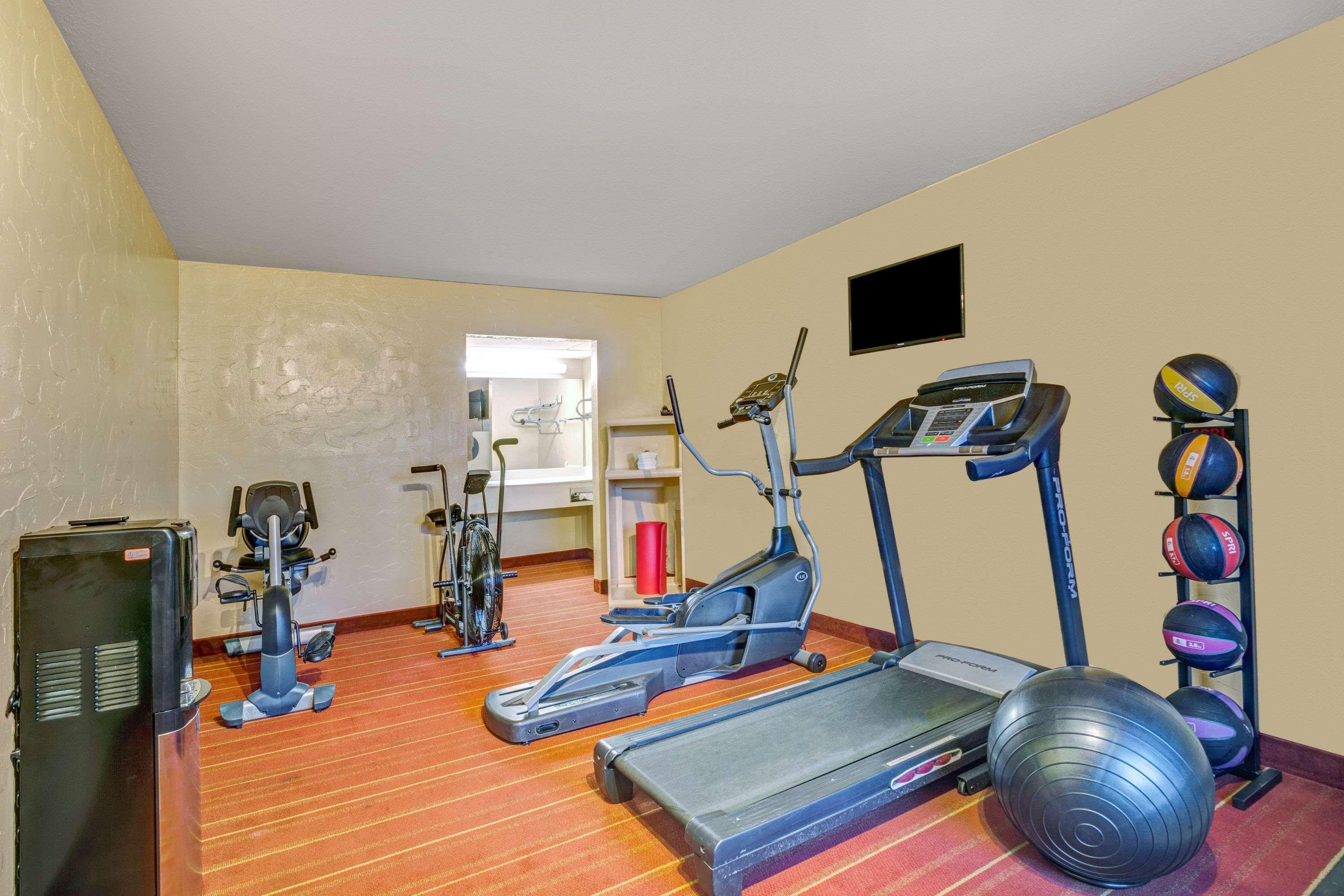 Days Inn By Wyndham Louisville Airport Fair And Expo Center Екстериор снимка
