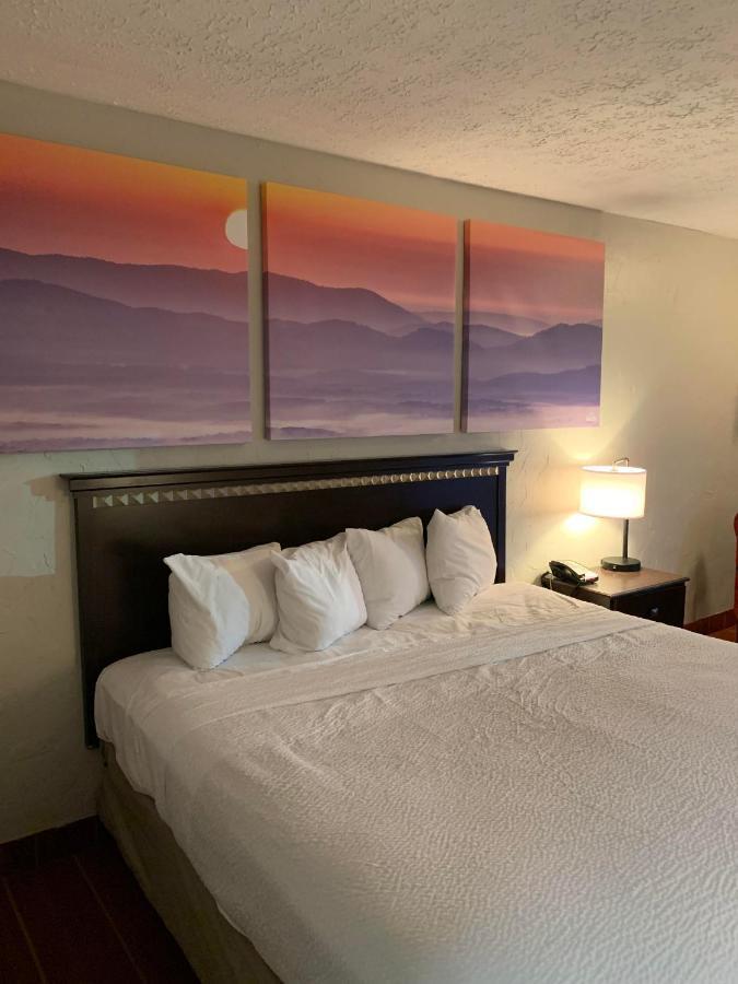 Days Inn By Wyndham Louisville Airport Fair And Expo Center Екстериор снимка