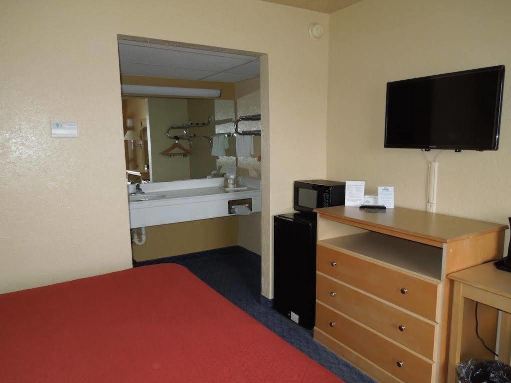 Days Inn By Wyndham Louisville Airport Fair And Expo Center Екстериор снимка